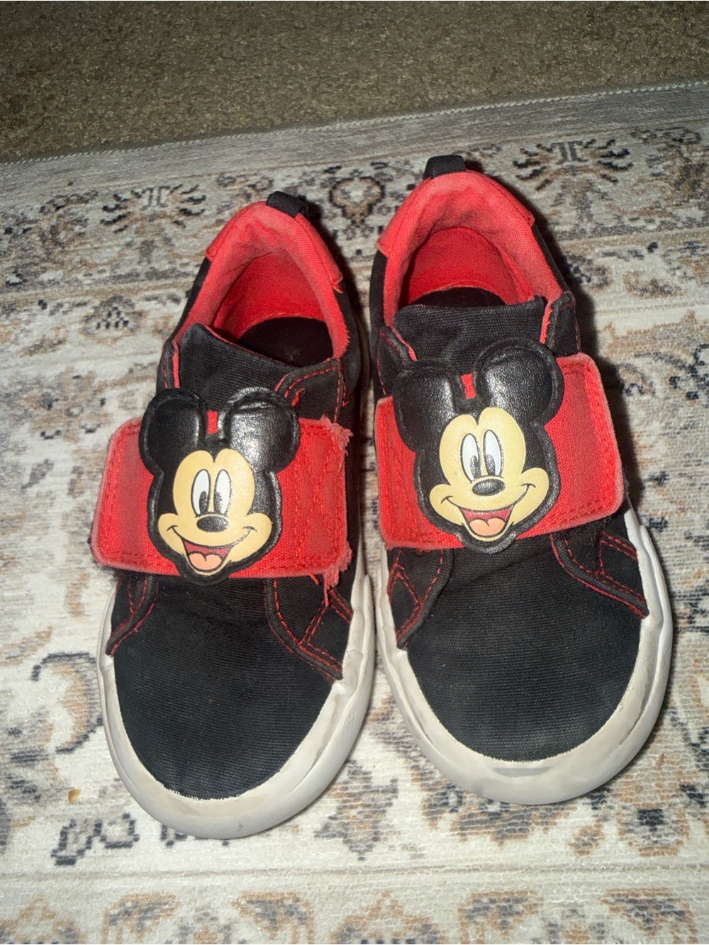 Disney Junior Mickey Mouse Character Velcro Sneakers sz 9